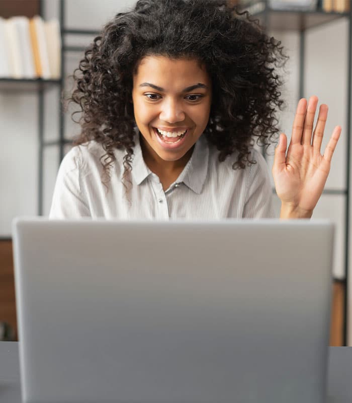 rekrytering kvinna vid laptop